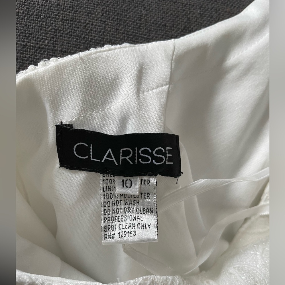 Elegant White Sleeveless Gown - Picture 12 of 12